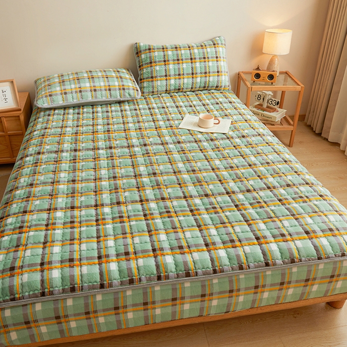 91家纺网 家纺一手货源 找家纺 澳梵家居 2025新款无印风牛奶绒夹棉床笠 青绿黄格纹