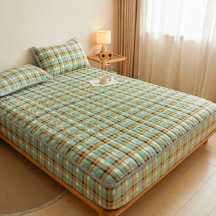 91家纺网 家纺一手货源 找家纺 澳梵家居 2025新款无印风牛奶绒夹棉床笠 青绿黄格纹