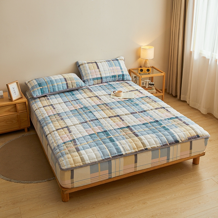 91家纺网 家纺一手货源 找家纺 澳梵家居 2025新款无印风牛奶绒夹棉床笠 雅致格调