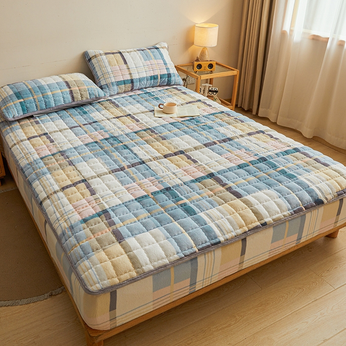 91家纺网 家纺一手货源 找家纺 澳梵家居 2025新款无印风牛奶绒夹棉床笠 雅致格调