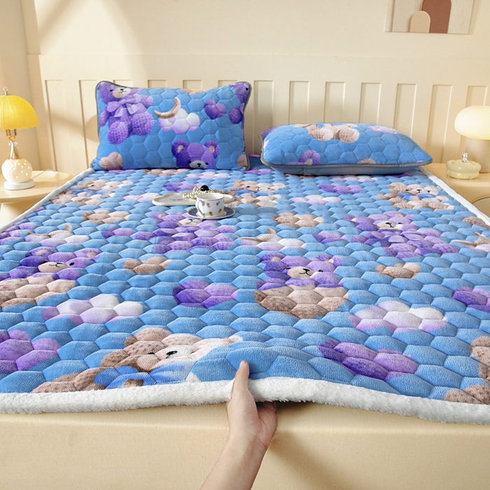 91家纺网 家纺一手货源 找家纺 （总）情煊家纺 2025新款A类牛奶绒印花夹棉床垫