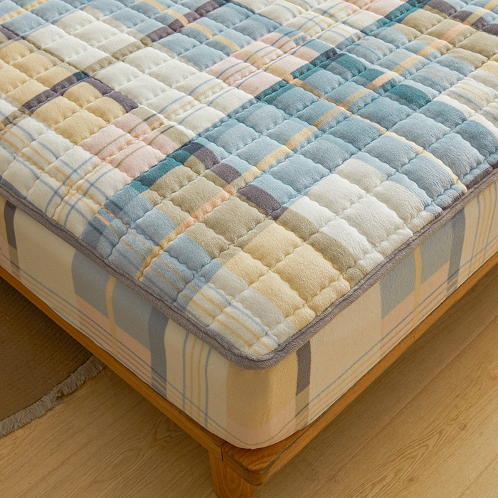 91家纺网 家纺一手货源 找家纺 澳梵家居 2025新款无印风牛奶绒夹棉床笠 雅致格调