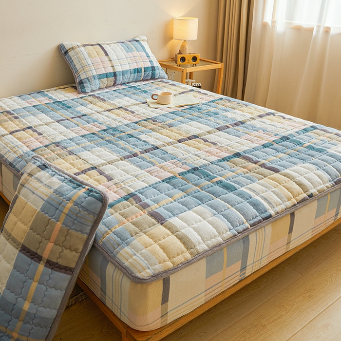 91家纺网 家纺一手货源 找家纺 澳梵家居 2025新款无印风牛奶绒夹棉床笠 雅致格调