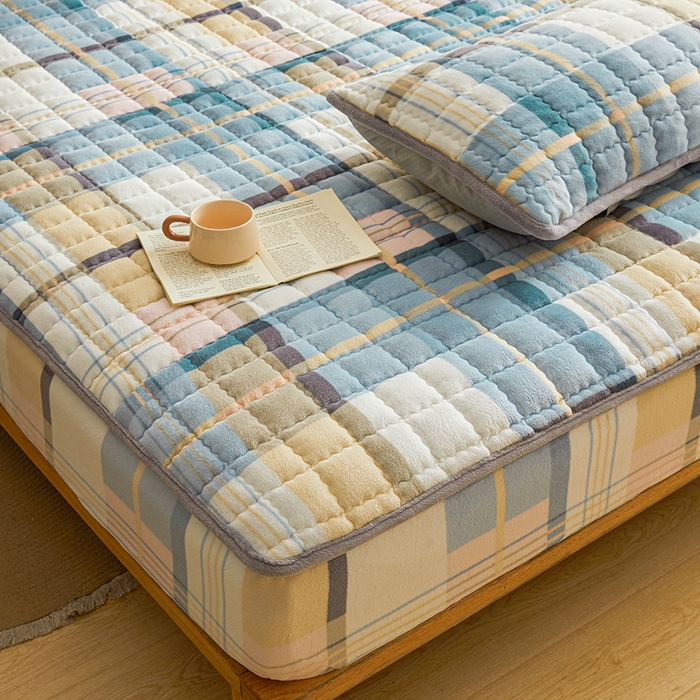 91家纺网 家纺一手货源 找家纺 澳梵家居 2025新款无印风牛奶绒夹棉床笠 雅致格调