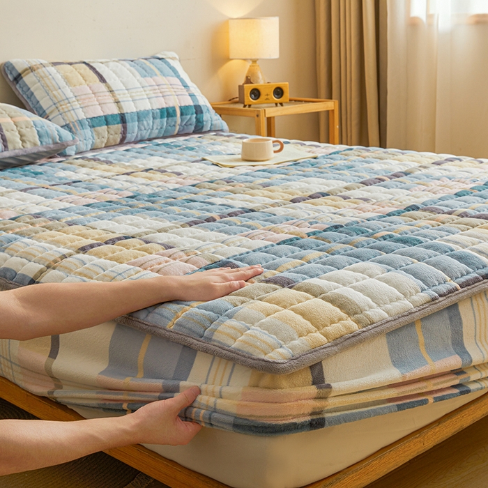 91家纺网 家纺一手货源 找家纺 澳梵家居 2025新款无印风牛奶绒夹棉床笠 雅致格调