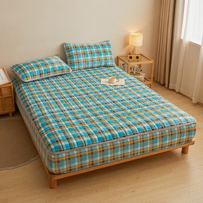 91家纺网 家纺一手货源 找家纺 澳梵家居 2025新款无印风牛奶绒夹棉床笠 幽蓝格调