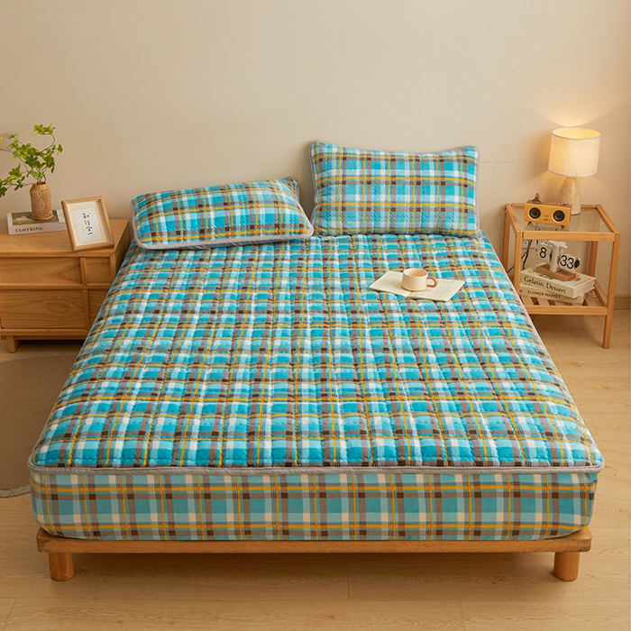 91家纺网 家纺一手货源 找家纺 澳梵家居 2025新款无印风牛奶绒夹棉床笠 幽蓝格调