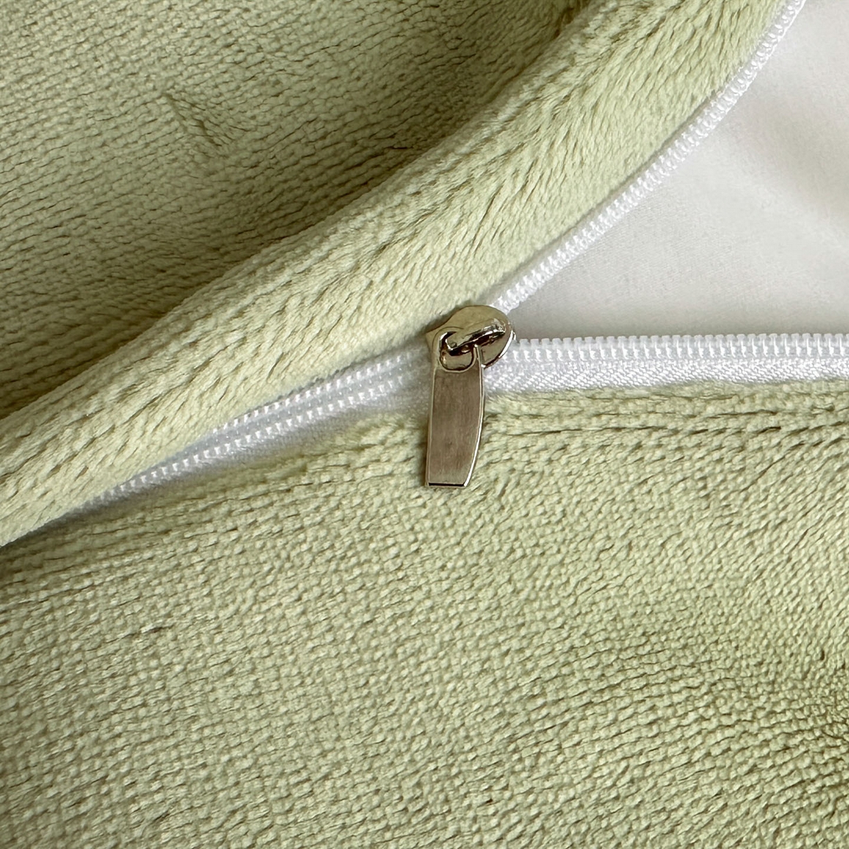 91家纺网 家纺一手货源 找家纺 博纳家纺 2025新款数码印花雕花绒法式皱皱边镂空嵌绳加厚牛奶绒四件套--蝶舞纷飞系列 蝶舞纷飞-优雅绿