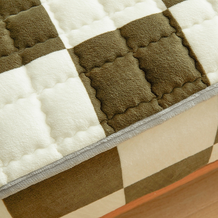 91家纺网 家纺一手货源 找家纺 澳梵家居 2025新款无印风牛奶绒夹棉床笠 棕绿白格