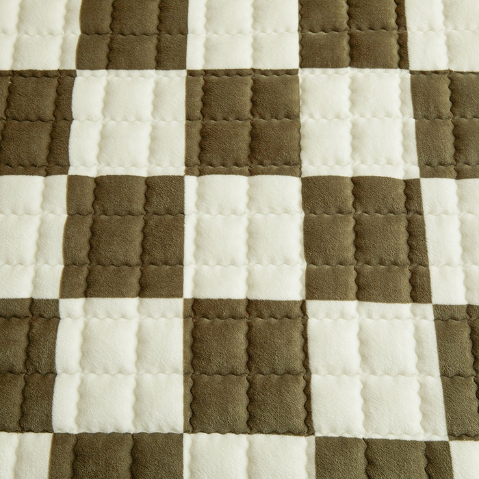 91家纺网 家纺一手货源 找家纺 澳梵家居 2025新款无印风牛奶绒夹棉床笠 棕绿白格