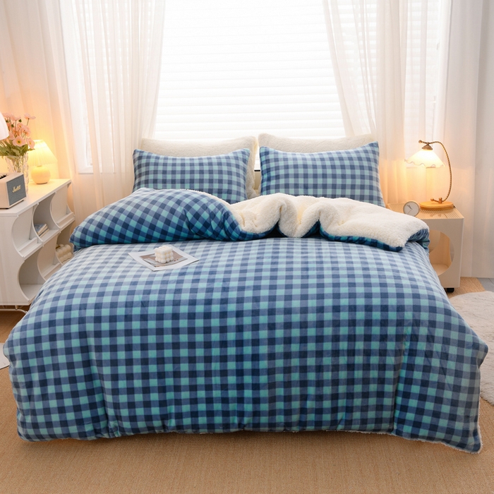 91家纺网 家纺一手货源 找家纺 圣楚家纺 2025秋冬新款亲肤舒适暖心羊羔绒牛奶绒AB面冬被被子被芯 蓝调