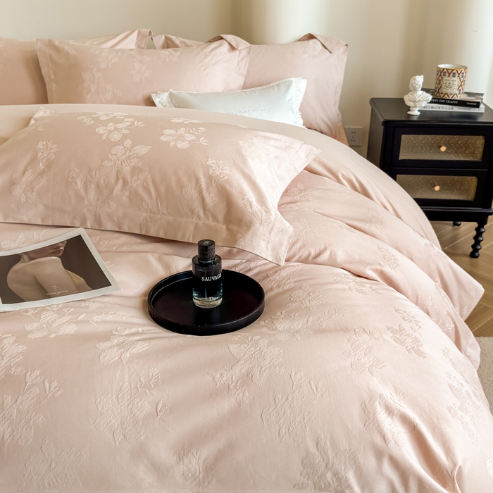 91家纺网 家纺一手货源 找家纺 （总）魅都 2025秋冬全棉厚织长绒棉磨毛立体浮雕提花四件套全棉四件套花香轻舞