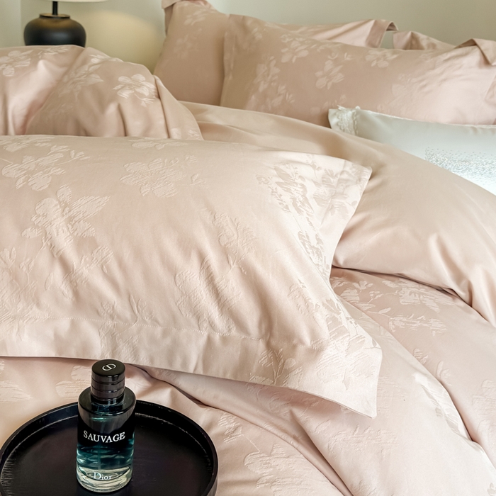 91家纺网 家纺一手货源 找家纺 （总）魅都 2025秋冬全棉厚织长绒棉磨毛立体浮雕提花四件套全棉四件套花香轻舞