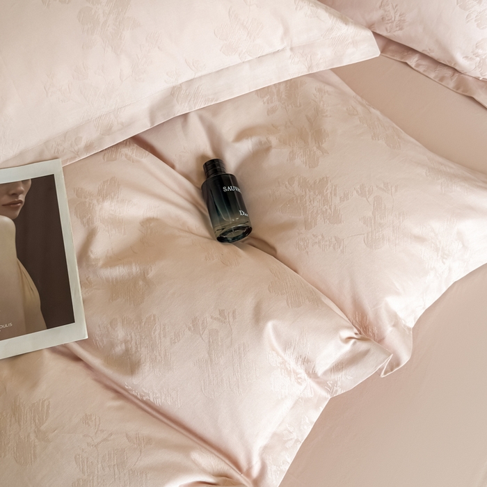 91家纺网 家纺一手货源 找家纺 （总）魅都 2025秋冬全棉厚织长绒棉磨毛立体浮雕提花四件套全棉四件套花香轻舞