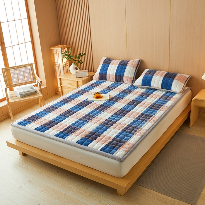 91家纺网 家纺一手货源 找家纺 （总）澳梵家居 2025新款无印风牛奶绒夹棉床护垫