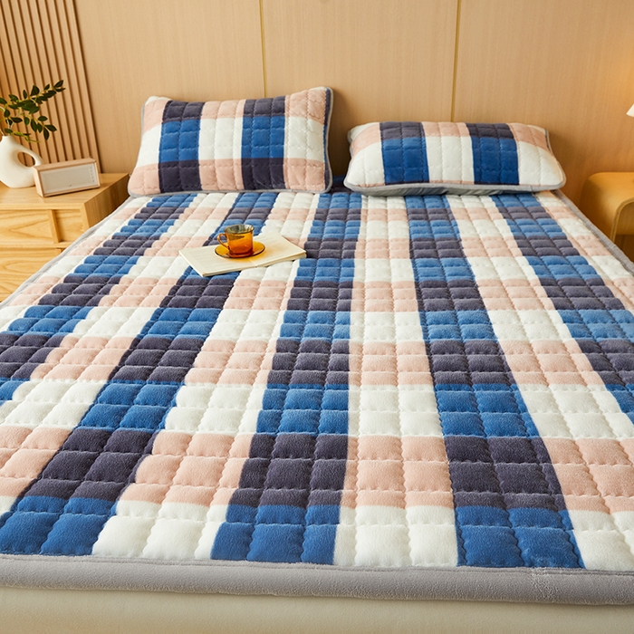 91家纺网 家纺一手货源 找家纺 （总）澳梵家居 2025新款无印风牛奶绒夹棉床护垫