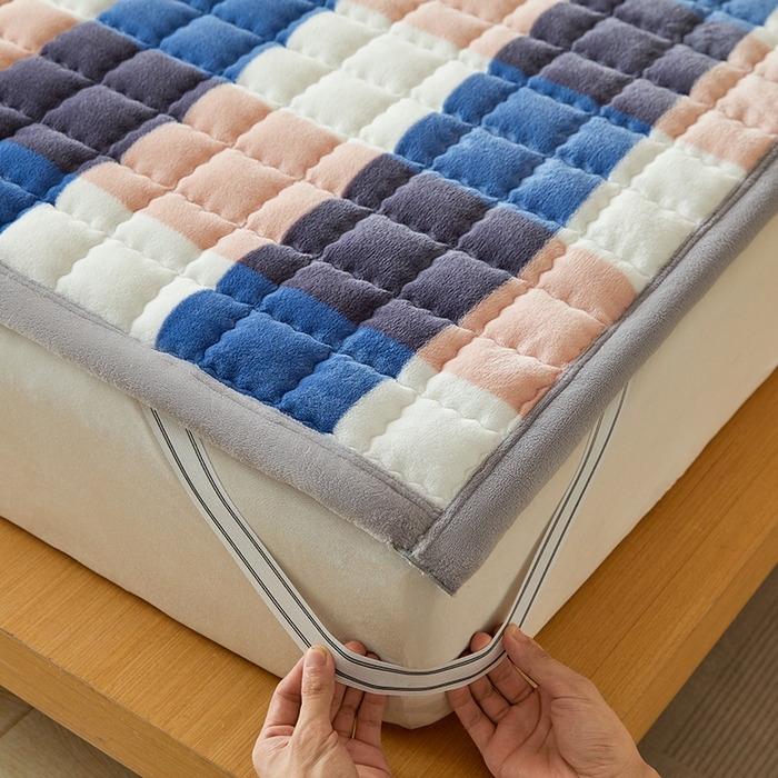 91家纺网 家纺一手货源 找家纺 （总）澳梵家居 2025新款无印风牛奶绒夹棉床护垫