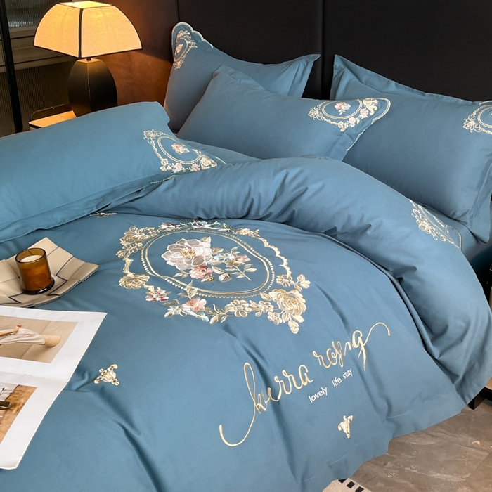 91家纺网 家纺一手货源 找家纺 博纳家纺 2025新款纯棉磨毛绣花四件套--花丽影系列 花丽影-宾利蓝