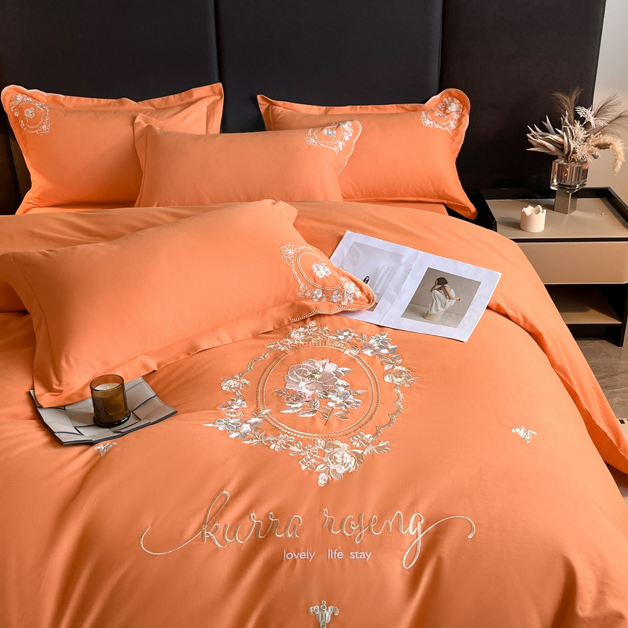 91家纺网 家纺一手货源 找家纺 博纳家纺 2025新款纯棉磨毛绣花四件套--花丽影系列 花丽影-爱玛橙