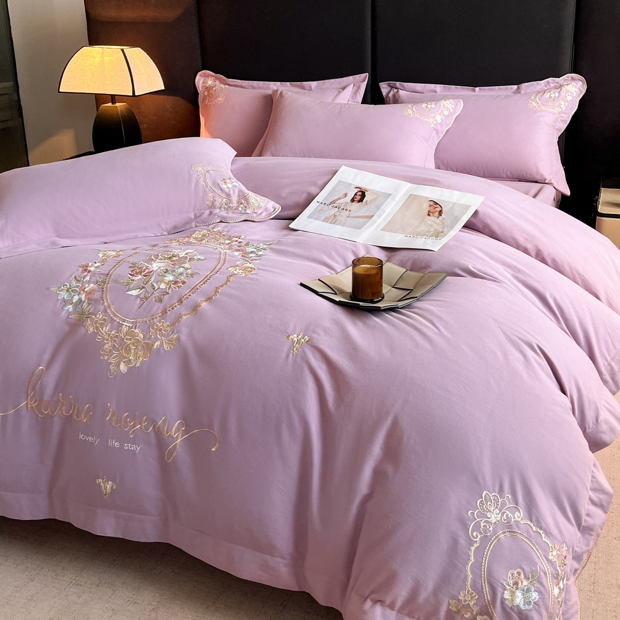 91家纺网 家纺一手货源 找家纺 博纳家纺 2025新款纯棉磨毛绣花四件套--花丽影系列 花丽影-粉紫