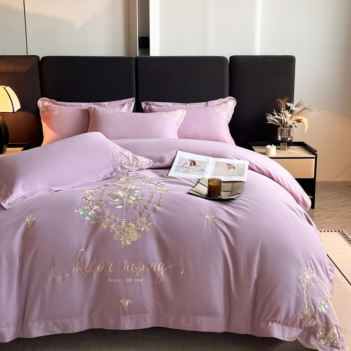 91家纺网 家纺一手货源 找家纺 博纳家纺 2025新款纯棉磨毛绣花四件套--花丽影系列 花丽影-粉紫