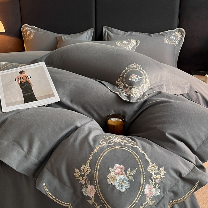 91家纺网 家纺一手货源 找家纺 博纳家纺 2025新款纯棉磨毛绣花四件套--花丽影系列 花丽影-高级灰