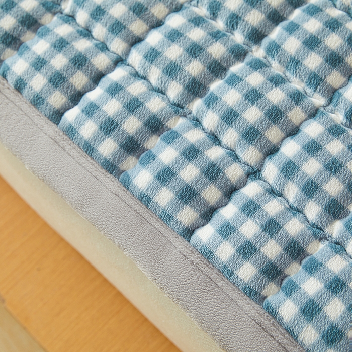 91家纺网 家纺一手货源 找家纺 澳梵家居 2025新款无印风牛奶绒夹棉床护垫 浅蓝格纹