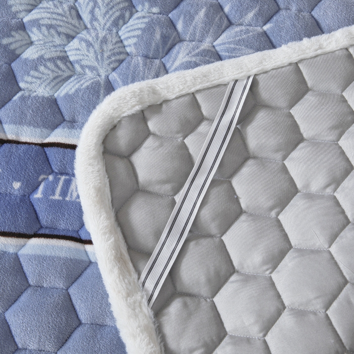 91家纺网 家纺一手货源 找家纺 情煊家纺 2025新款A类牛奶绒印花夹棉床垫 林深见鹿