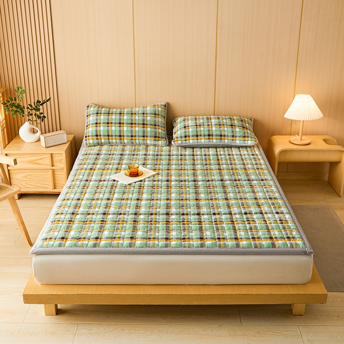 澳梵家居 2025新款无印风牛奶绒夹棉床护垫 青绿黄格纹