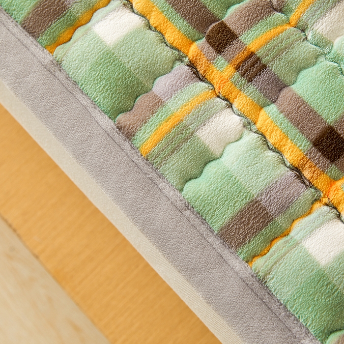 91家纺网 家纺一手货源 找家纺 澳梵家居 2025新款无印风牛奶绒夹棉床护垫 青绿黄格纹