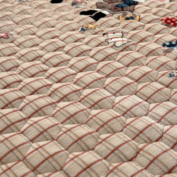 91家纺网 家纺一手货源 找家纺 情煊家纺 2025新款A类牛奶绒印花夹棉床垫 蘑菇小兔