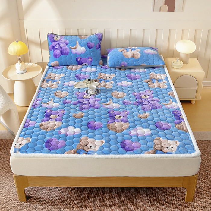 91家纺网 家纺一手货源 找家纺 情煊家纺 2025新款A类牛奶绒印花夹棉床垫 童趣