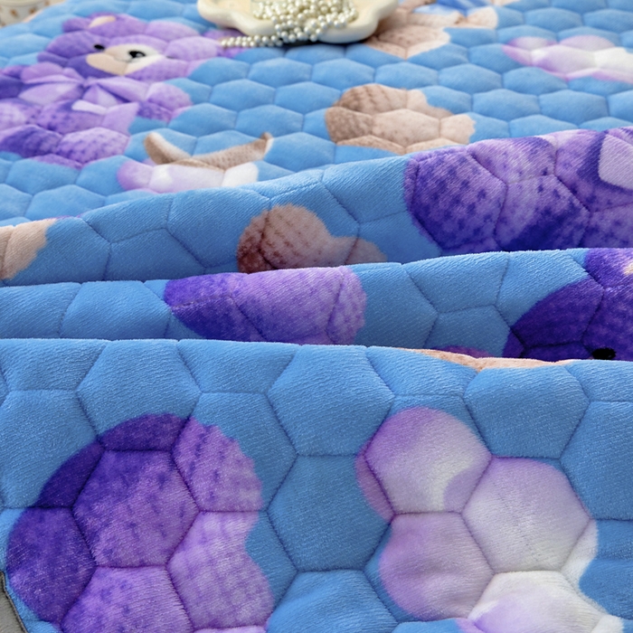 91家纺网 家纺一手货源 找家纺 情煊家纺 2025新款A类牛奶绒印花夹棉床垫 童趣