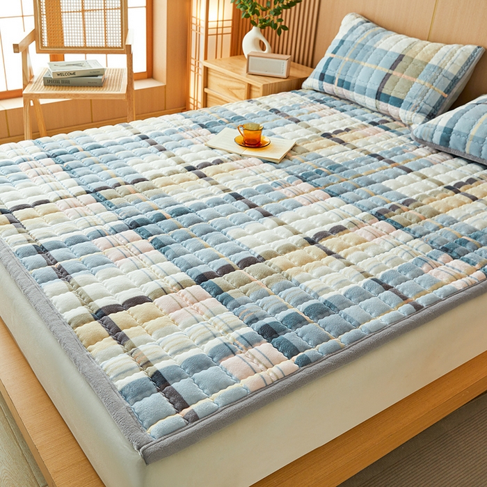 91家纺网 家纺一手货源 找家纺 澳梵家居 2025新款无印风牛奶绒夹棉床护垫 雅致格调