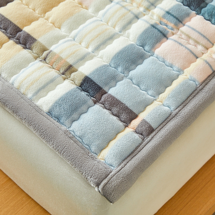 91家纺网 家纺一手货源 找家纺 澳梵家居 2025新款无印风牛奶绒夹棉床护垫 雅致格调