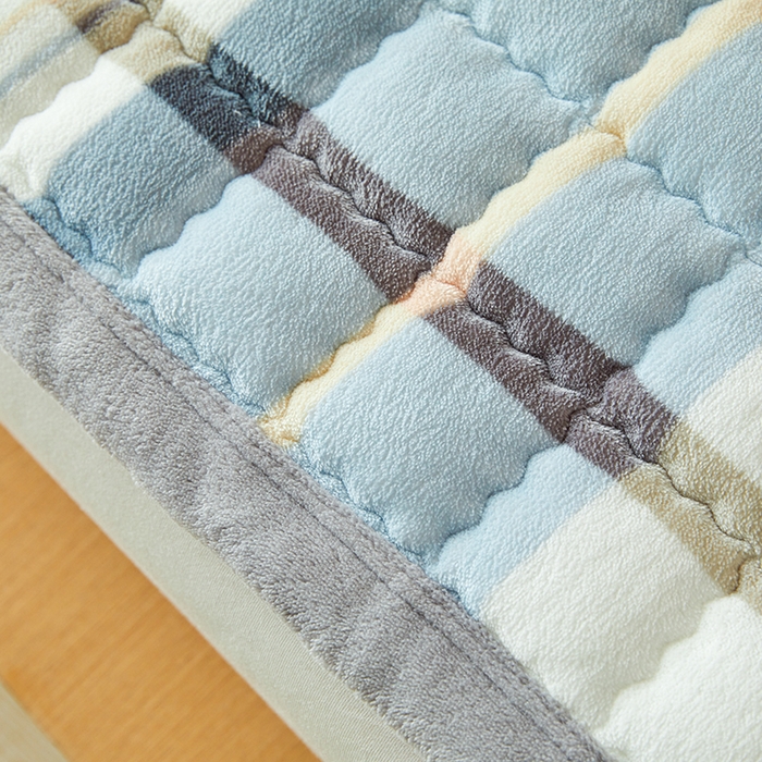 91家纺网 家纺一手货源 找家纺 澳梵家居 2025新款无印风牛奶绒夹棉床护垫 雅致格调