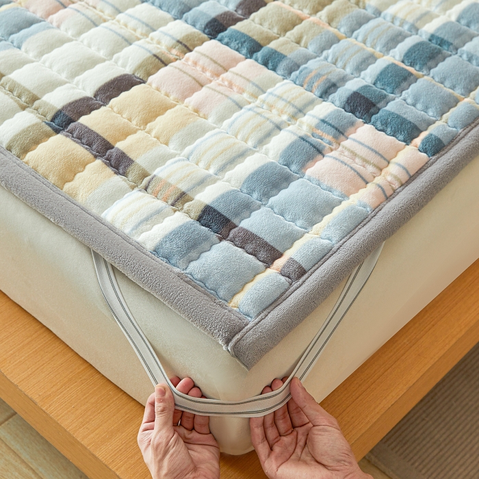 91家纺网 家纺一手货源 找家纺 澳梵家居 2025新款无印风牛奶绒夹棉床护垫 雅致格调