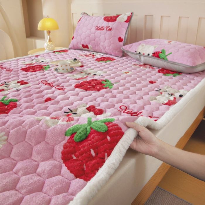 91家纺网 家纺一手货源 找家纺 情煊家纺 2025新款A类牛奶绒印花夹棉床垫 童真