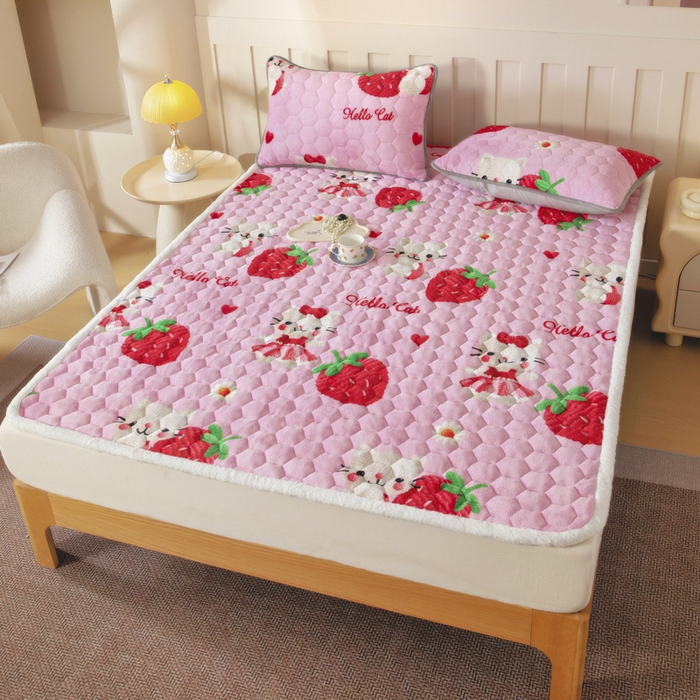 91家纺网 家纺一手货源 找家纺 情煊家纺 2025新款A类牛奶绒印花夹棉床垫 童真