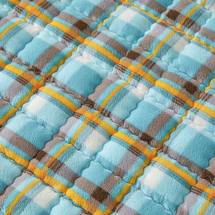 91家纺网 家纺一手货源 找家纺 澳梵家居 2025新款无印风牛奶绒夹棉床护垫 幽蓝格调