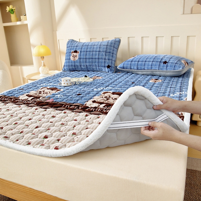 91家纺网 家纺一手货源 找家纺 情煊家纺 2025新款A类牛奶绒印花夹棉床垫 西高地