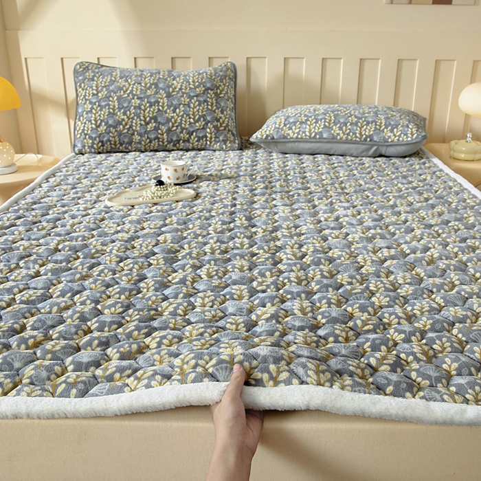 情煊家纺 2025新款A类牛奶绒印花夹棉床垫 银杏叶