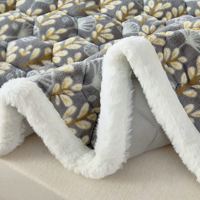 91家纺网 家纺一手货源 找家纺 情煊家纺 2025新款A类牛奶绒印花夹棉床垫 银杏叶