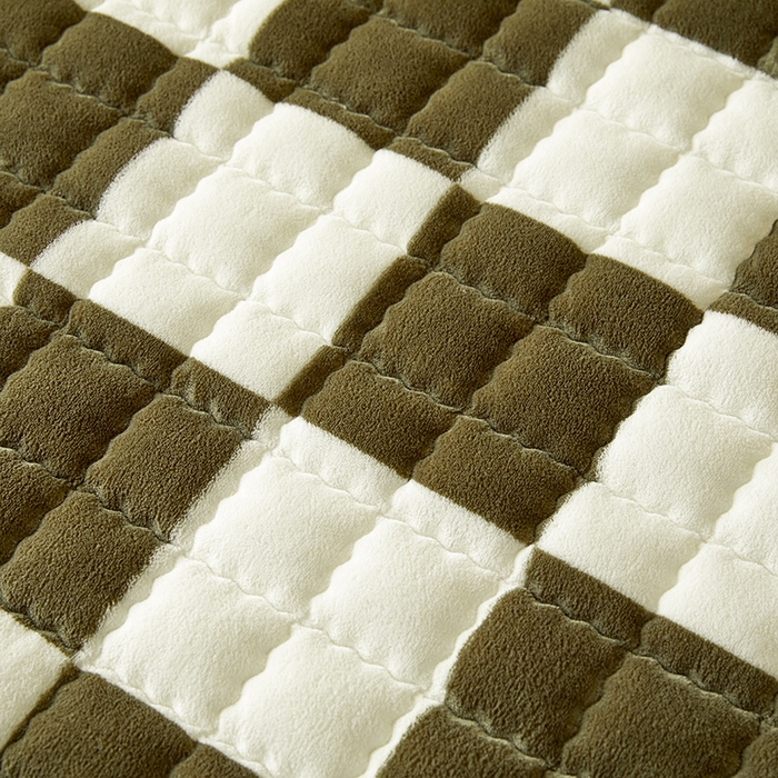 91家纺网 家纺一手货源 找家纺 澳梵家居 2025新款无印风牛奶绒夹棉床护垫 棕绿白格