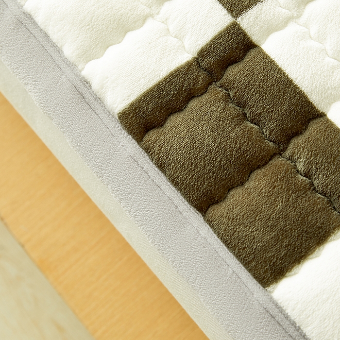 91家纺网 家纺一手货源 找家纺 澳梵家居 2025新款无印风牛奶绒夹棉床护垫 棕绿白格