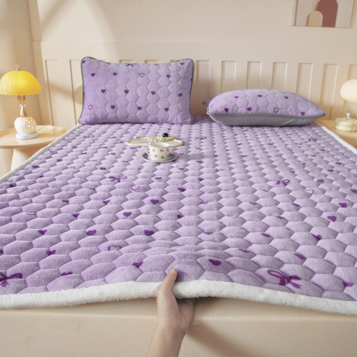 情煊家纺 2025新款A类牛奶绒印花夹棉床垫 紫爱心