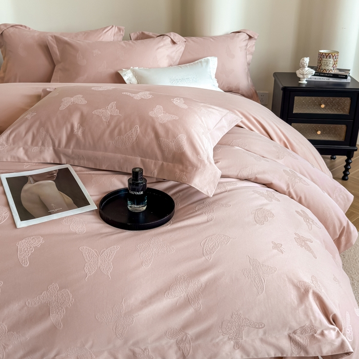 91家纺网 家纺一手货源 找家纺 魅都 全棉厚织长绒棉立体浮雕提花四件套全棉四件套夏日蝶梦 夏日蝶梦粉