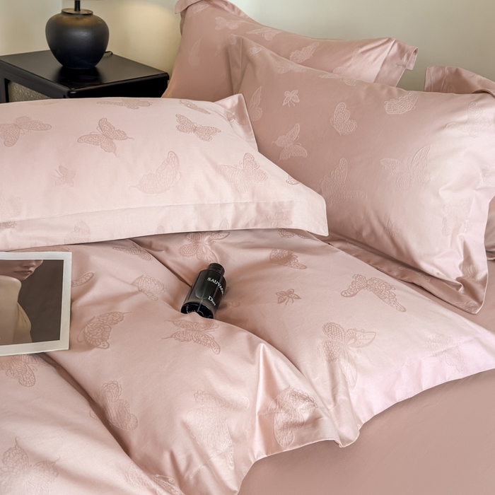 91家纺网 家纺一手货源 找家纺 魅都 全棉厚织长绒棉立体浮雕提花四件套全棉四件套夏日蝶梦 夏日蝶梦粉