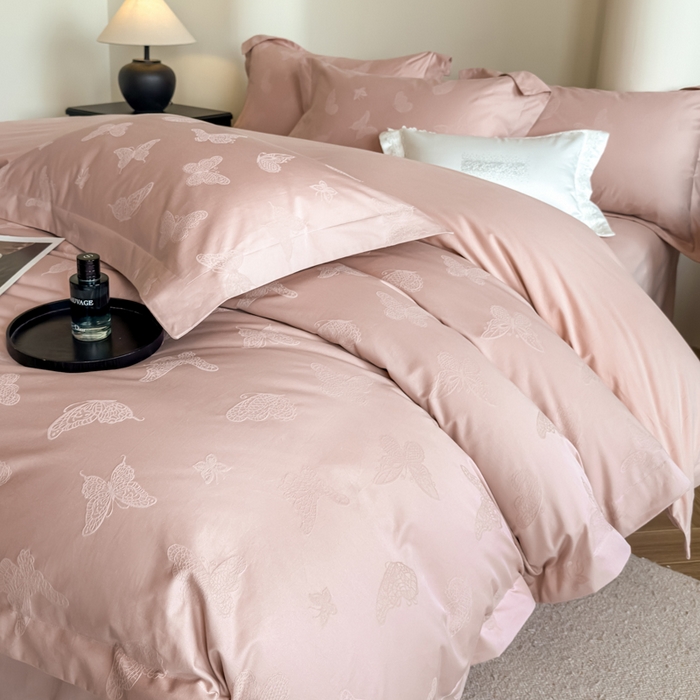 91家纺网 家纺一手货源 找家纺 魅都 全棉厚织长绒棉立体浮雕提花四件套全棉四件套夏日蝶梦 夏日蝶梦粉