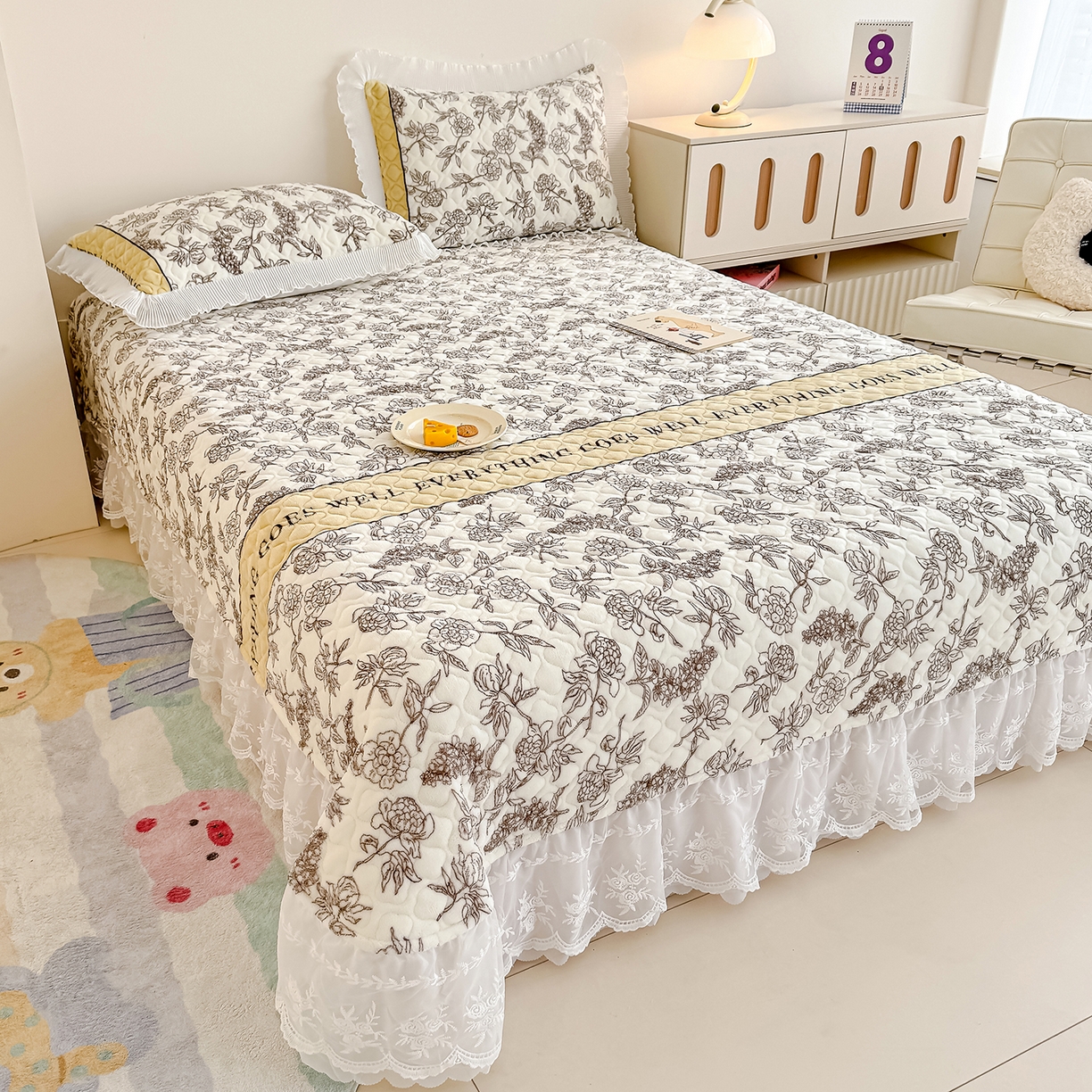 91家纺网 家纺一手货源 找家纺 （总）冬然家纺 2025新款高克重牛奶绒蕾丝花边床盖系列